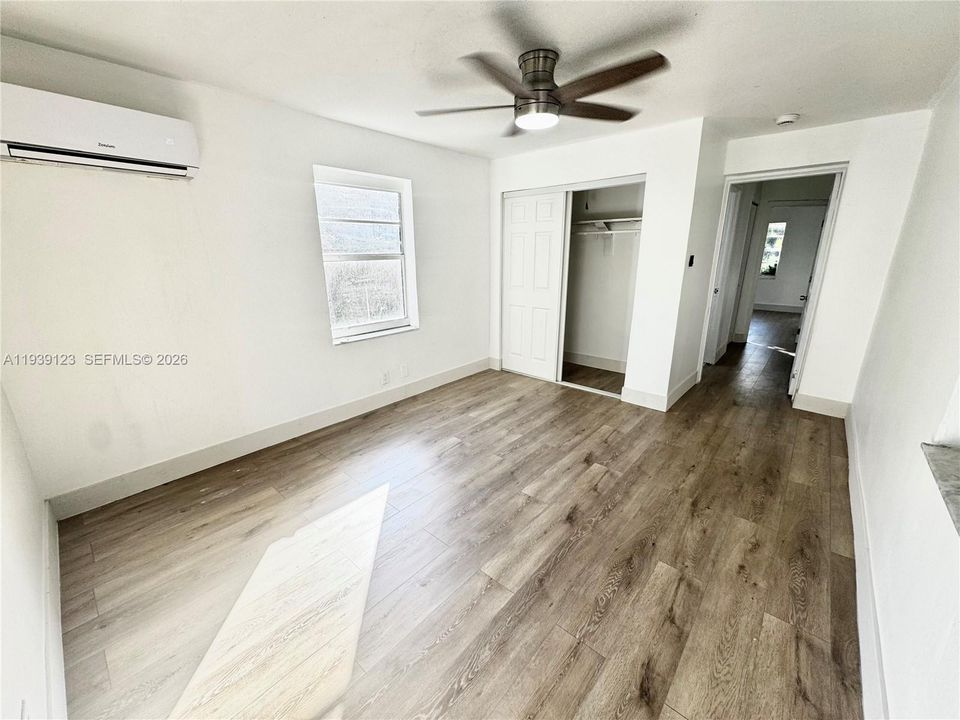 В аренду: $1,900 (2 спален, 1 ванн, 1294 Квадратных фут)