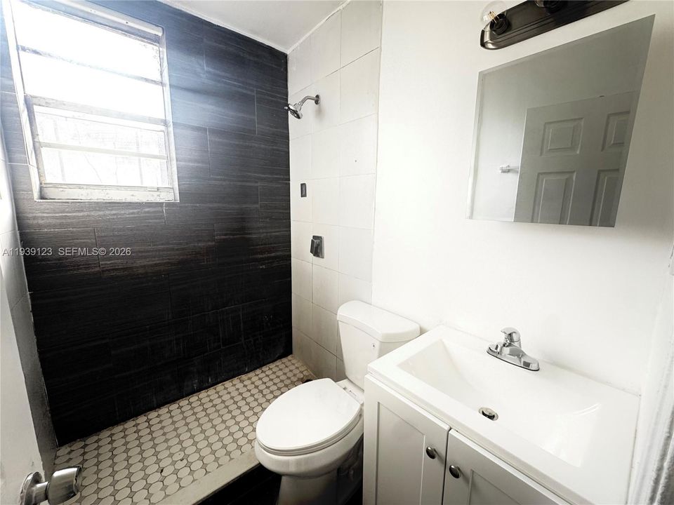 В аренду: $1,900 (2 спален, 1 ванн, 1294 Квадратных фут)