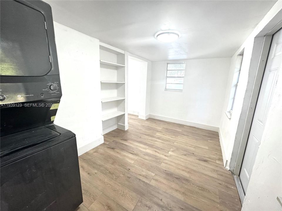 В аренду: $1,900 (2 спален, 1 ванн, 1294 Квадратных фут)