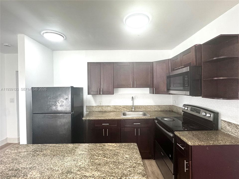 В аренду: $1,900 (2 спален, 1 ванн, 1294 Квадратных фут)