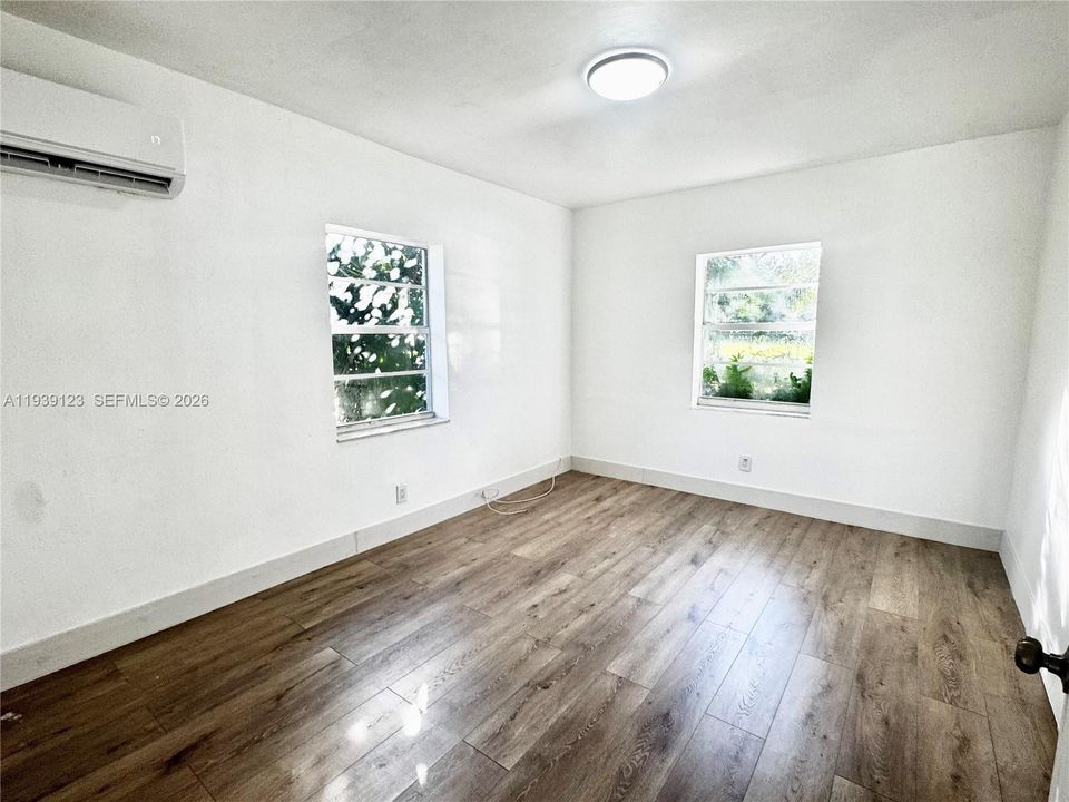 В аренду: $1,900 (2 спален, 1 ванн, 1294 Квадратных фут)