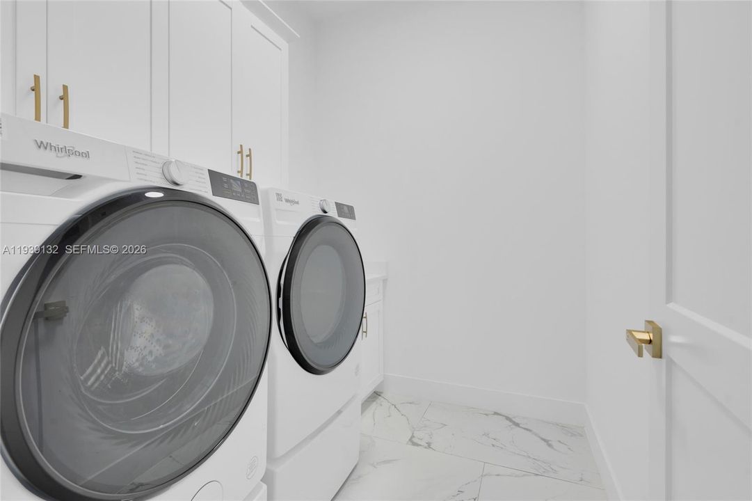 待售: $699,999 (4 贝兹, 4 浴室, 2714 平方英尺)