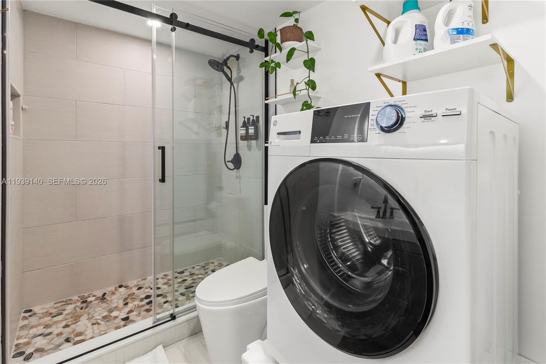 В аренду: $2,300 (1 спален, 1 ванн, 0 Квадратных фут)