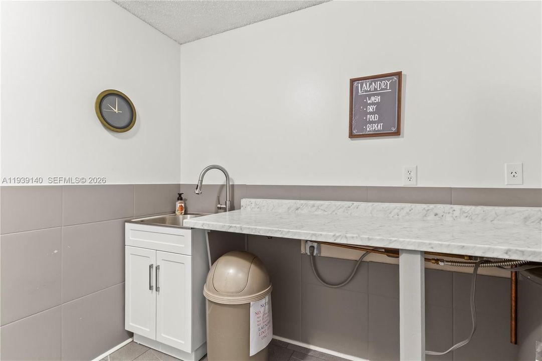 В аренду: $2,300 (1 спален, 1 ванн, 0 Квадратных фут)