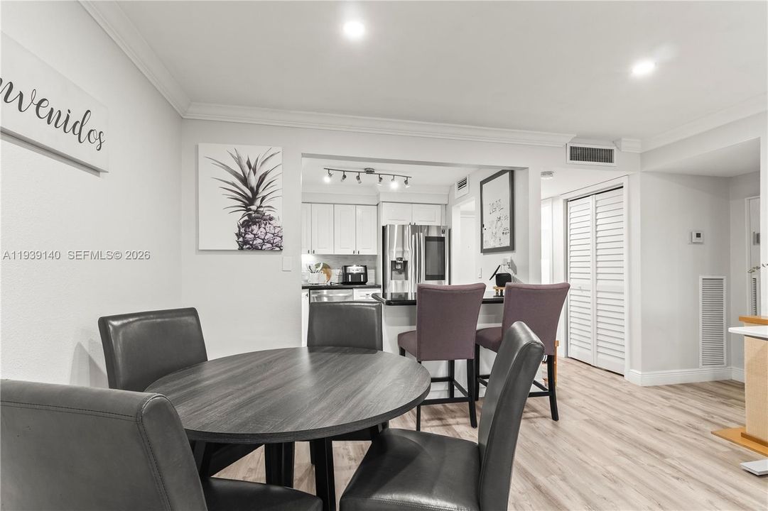 В аренду: $2,300 (1 спален, 1 ванн, 0 Квадратных фут)