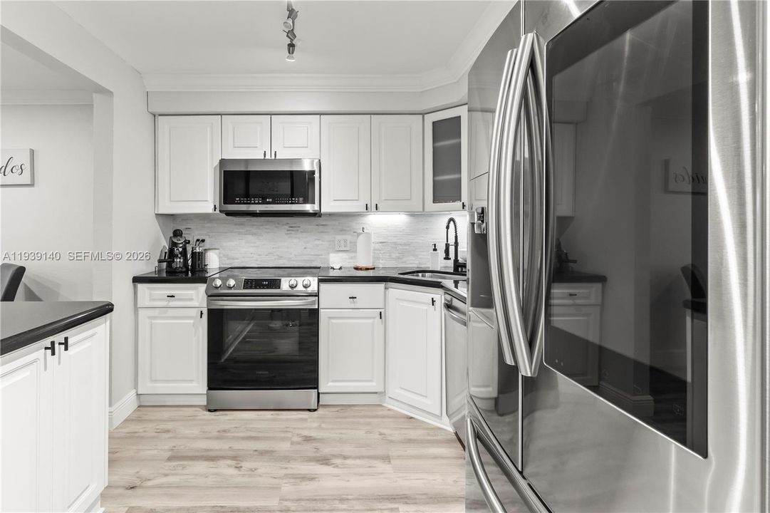 В аренду: $2,300 (1 спален, 1 ванн, 0 Квадратных фут)