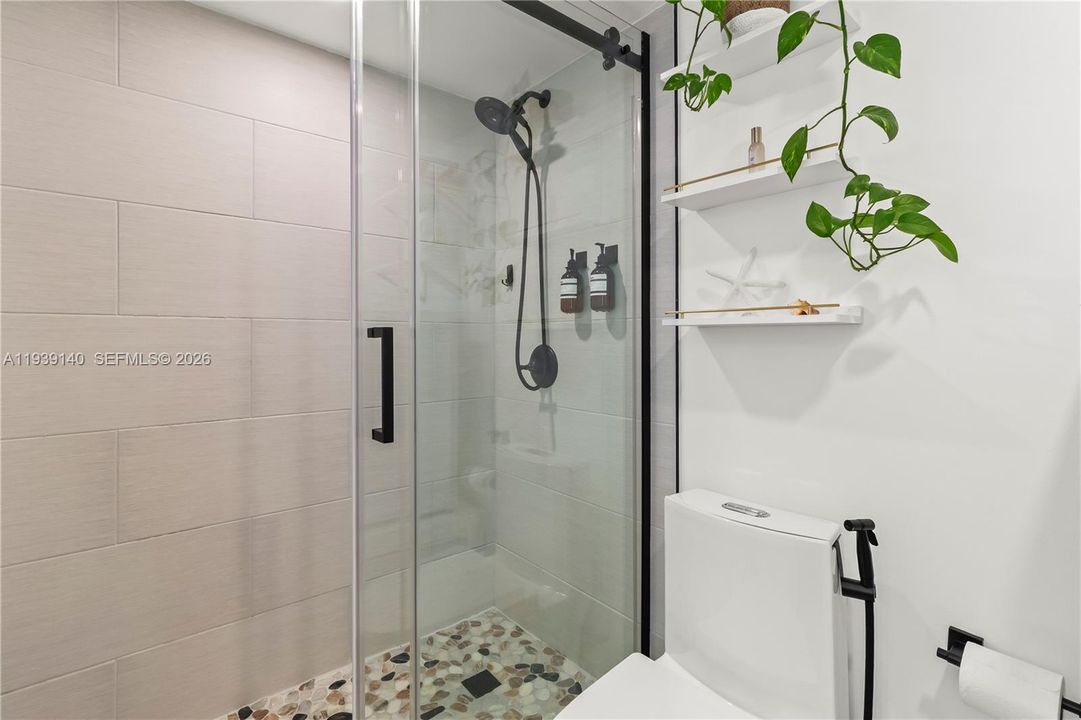 В аренду: $2,300 (1 спален, 1 ванн, 0 Квадратных фут)