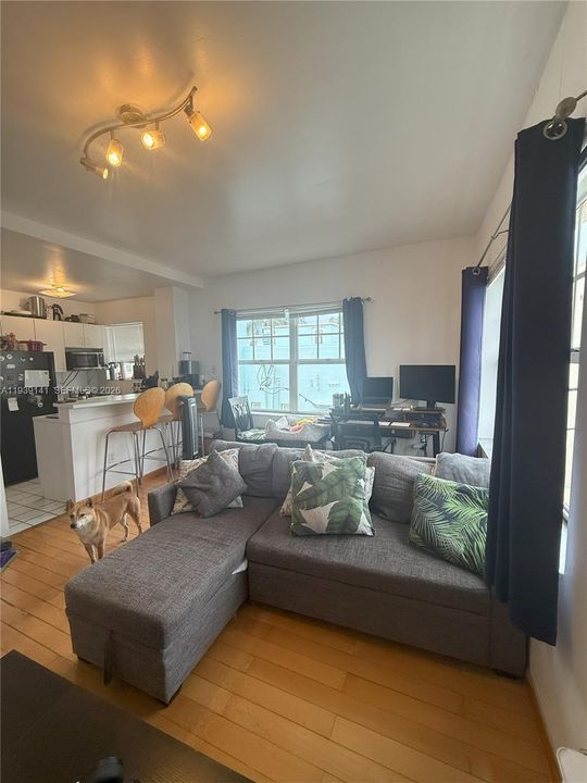 For Rent: $1,800 (1 beds, 1 baths, 445 Square Feet)