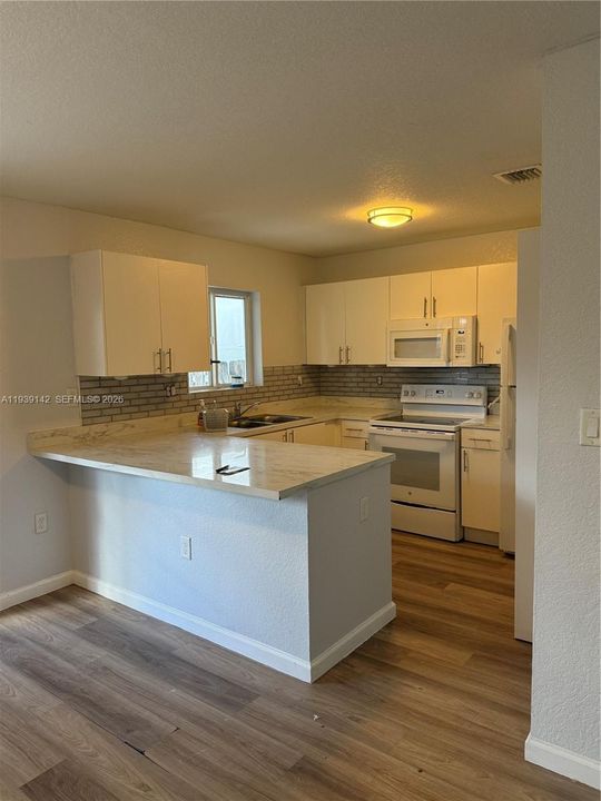 For Rent: $2,300 (3 beds, 2 baths, 1276 Square Feet)
