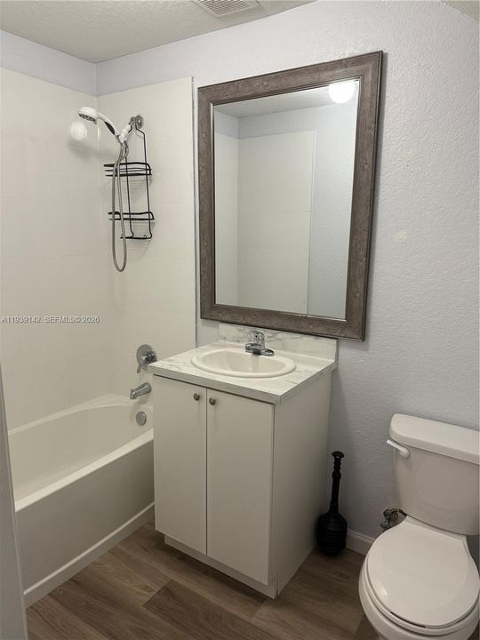 For Rent: $2,300 (3 beds, 2 baths, 1276 Square Feet)