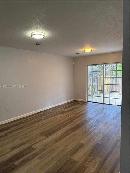 For Rent: $2,300 (3 beds, 2 baths, 1276 Square Feet)