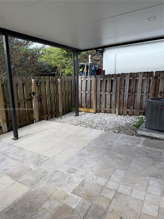 For Rent: $2,300 (3 beds, 2 baths, 1276 Square Feet)