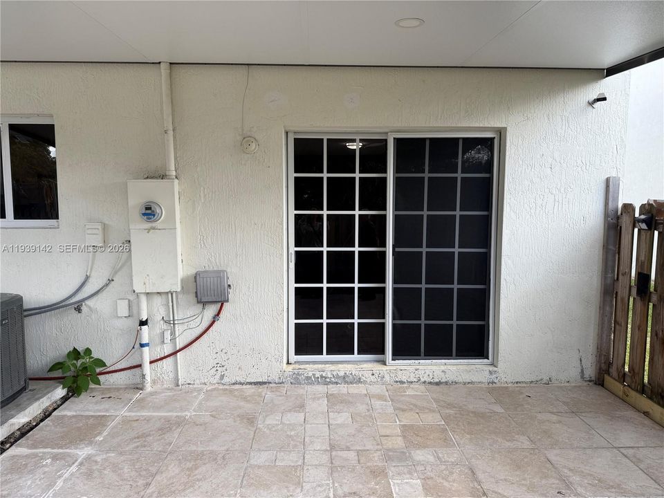 For Rent: $2,300 (3 beds, 2 baths, 1276 Square Feet)