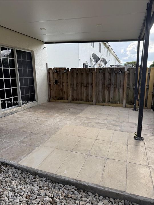 For Rent: $2,300 (3 beds, 2 baths, 1276 Square Feet)