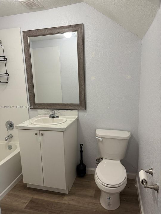 For Rent: $2,300 (3 beds, 2 baths, 1276 Square Feet)