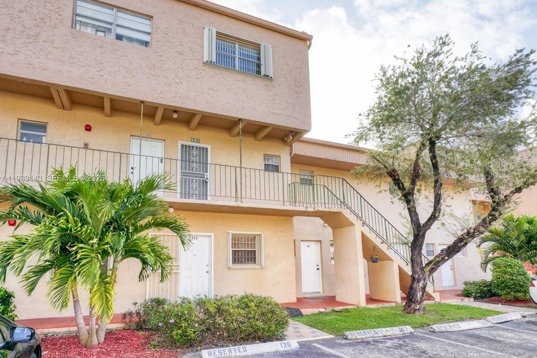 For Rent: $2,500 (2 beds, 2 baths, 1045 Square Feet)