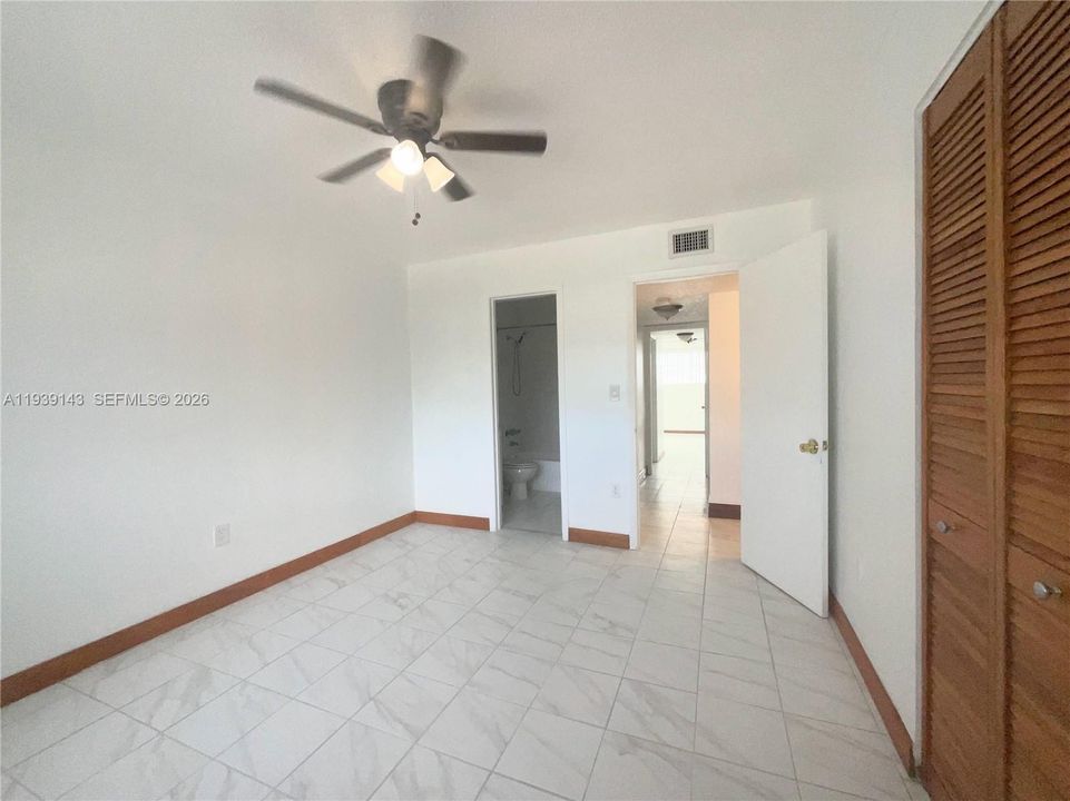 For Rent: $2,500 (2 beds, 2 baths, 1045 Square Feet)
