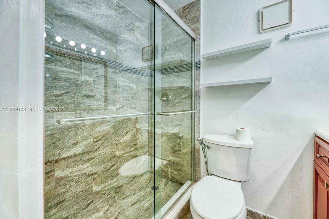 For Rent: $2,500 (2 beds, 2 baths, 1045 Square Feet)