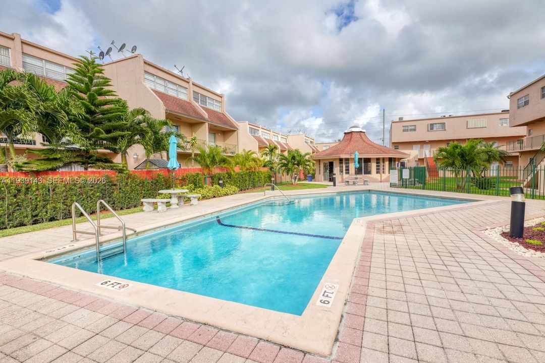 For Rent: $2,500 (2 beds, 2 baths, 1045 Square Feet)