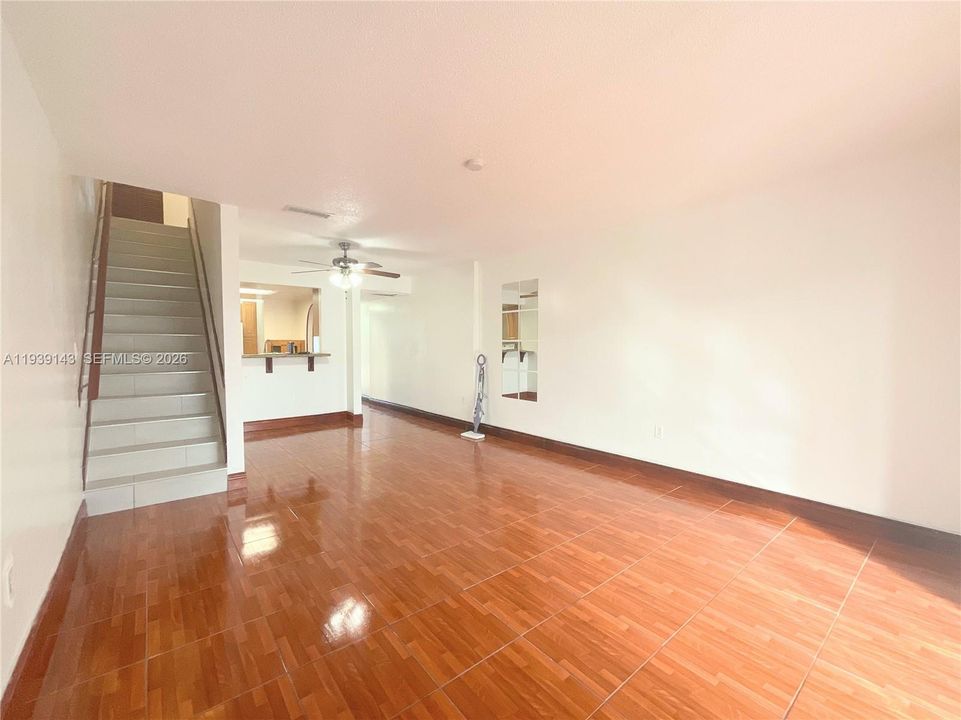 For Rent: $2,500 (2 beds, 2 baths, 1045 Square Feet)