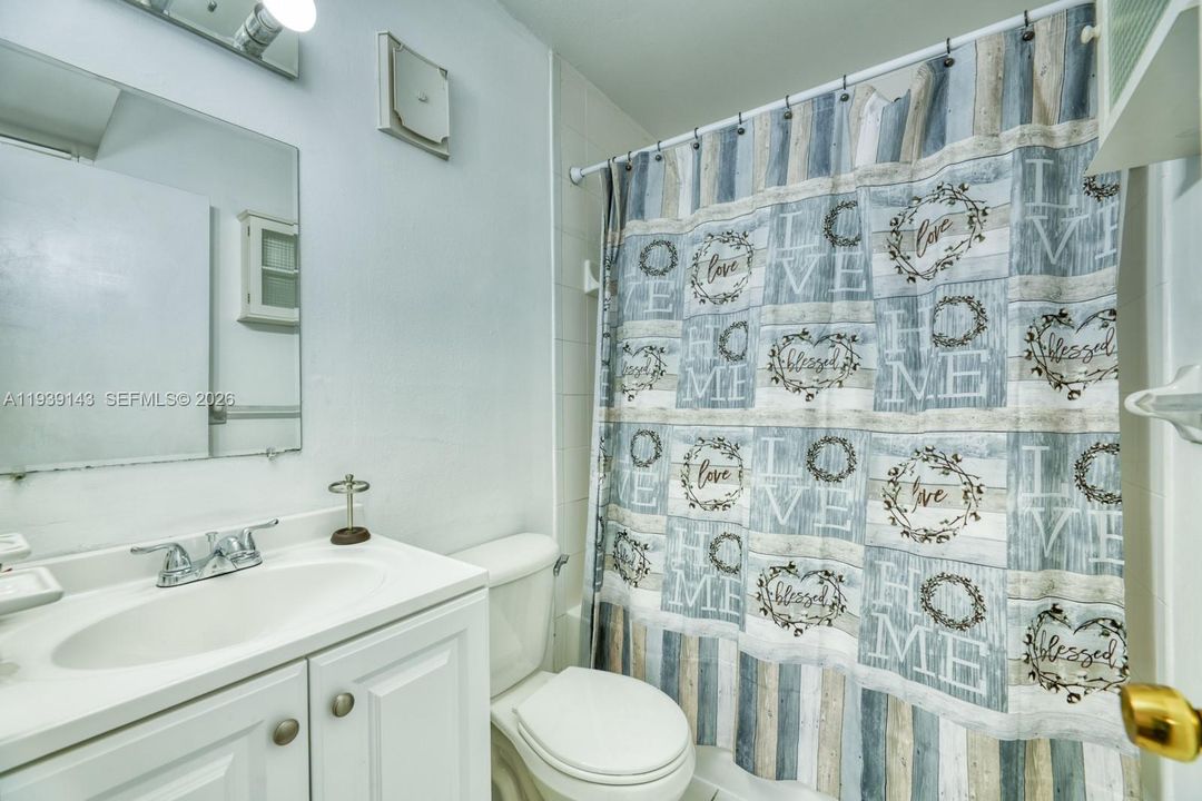 For Rent: $2,500 (2 beds, 2 baths, 1045 Square Feet)