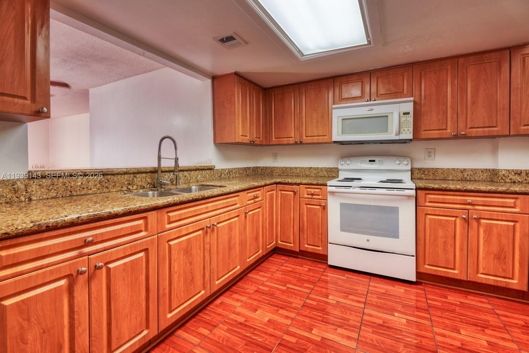 For Rent: $2,500 (2 beds, 2 baths, 1045 Square Feet)