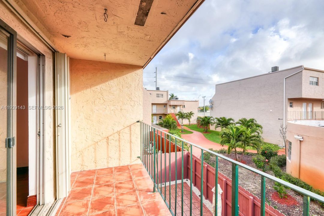 For Rent: $2,500 (2 beds, 2 baths, 1045 Square Feet)