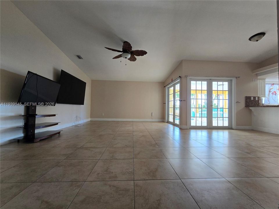 В аренду: $3,500 (3 спален, 2 ванн, 1700 Квадратных фут)