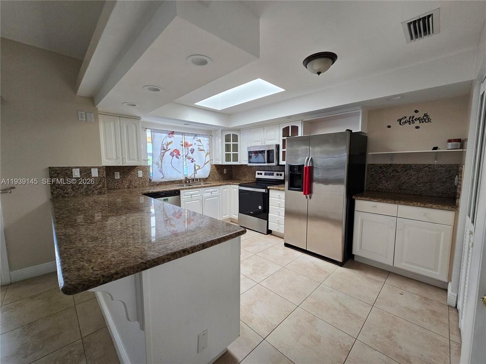 В аренду: $3,500 (3 спален, 2 ванн, 1700 Квадратных фут)