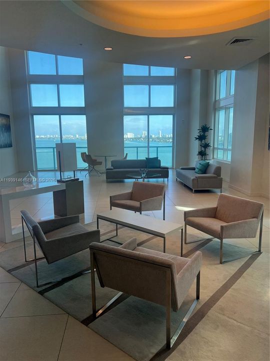 For Rent: $2,400 (0 beds, 1 baths, 594 Square Feet)