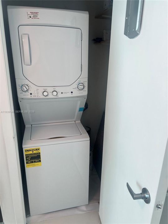 For Rent: $2,400 (0 beds, 1 baths, 594 Square Feet)