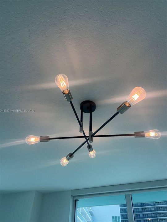 For Rent: $2,400 (0 beds, 1 baths, 594 Square Feet)