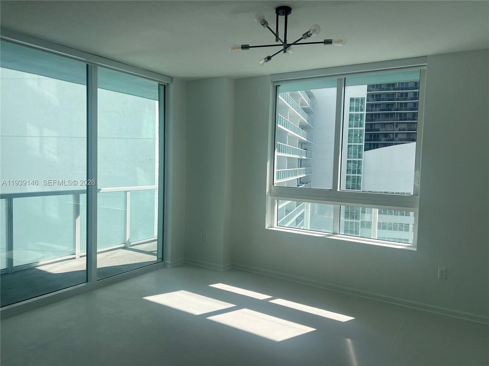 For Rent: $2,400 (0 beds, 1 baths, 594 Square Feet)