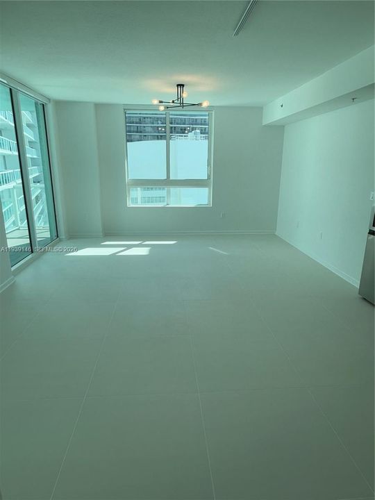 For Rent: $2,400 (0 beds, 1 baths, 594 Square Feet)