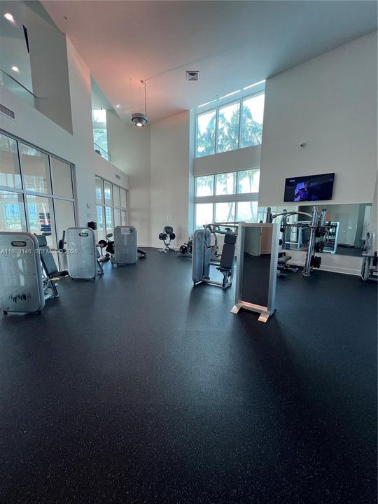 For Rent: $2,400 (0 beds, 1 baths, 594 Square Feet)