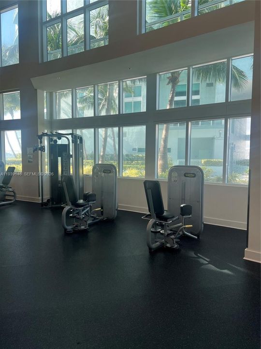 For Rent: $2,400 (0 beds, 1 baths, 594 Square Feet)