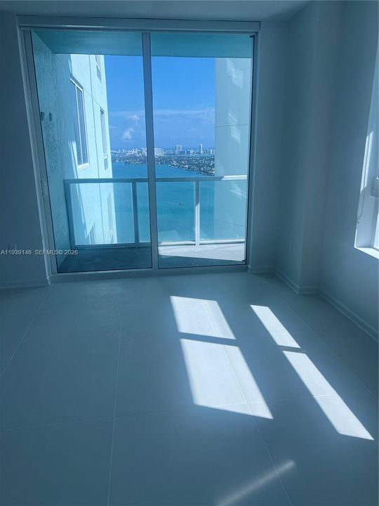 For Rent: $2,400 (0 beds, 1 baths, 594 Square Feet)