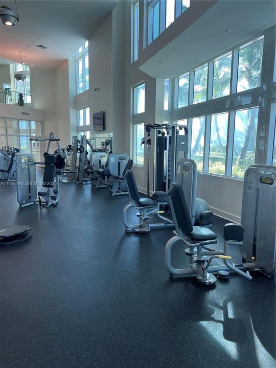 For Rent: $2,400 (0 beds, 1 baths, 594 Square Feet)