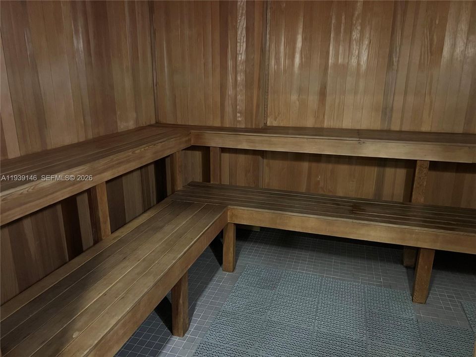 For Rent: $2,400 (0 beds, 1 baths, 594 Square Feet)