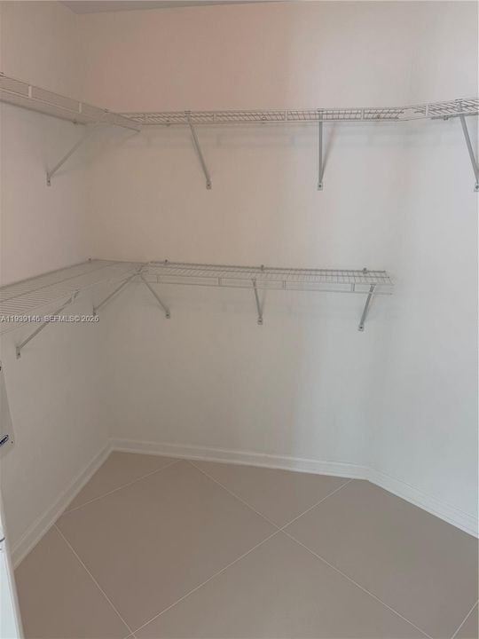 For Rent: $2,400 (0 beds, 1 baths, 594 Square Feet)