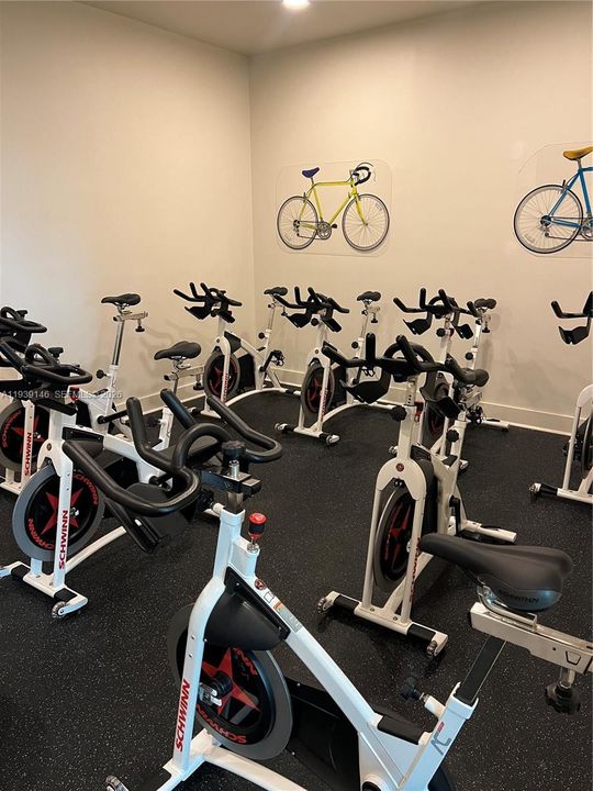 For Rent: $2,400 (0 beds, 1 baths, 594 Square Feet)