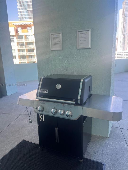 For Rent: $2,400 (0 beds, 1 baths, 594 Square Feet)