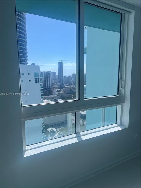 For Rent: $2,400 (0 beds, 1 baths, 594 Square Feet)