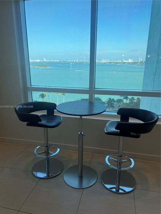 For Rent: $2,400 (0 beds, 1 baths, 594 Square Feet)