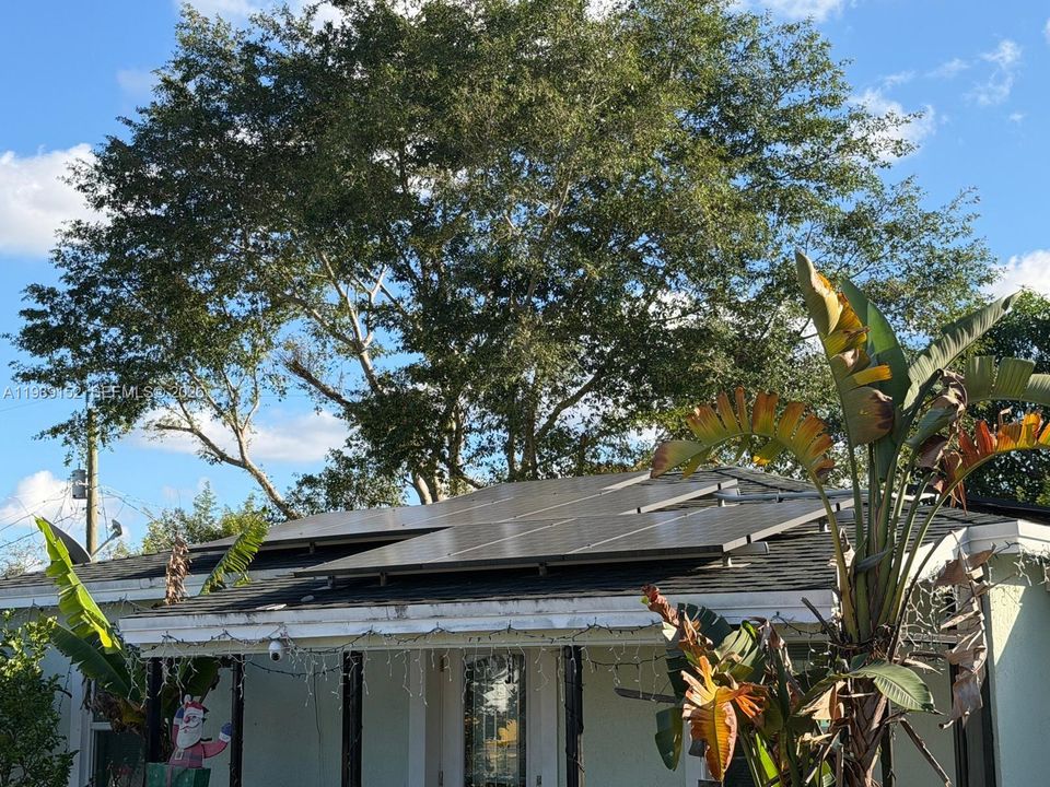 For Sale: $445,000 (2 beds, 1 baths, 928 Square Feet)