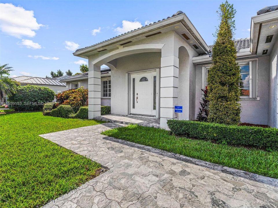 待售: $640,000 (3 贝兹, 2 浴室, 1890 平方英尺)