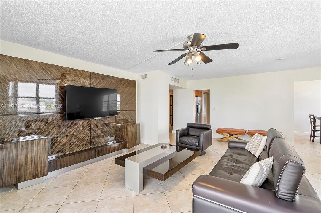 En Venta: $389,000 (2 camas, 2 baños, 1465 Pies cuadrados)