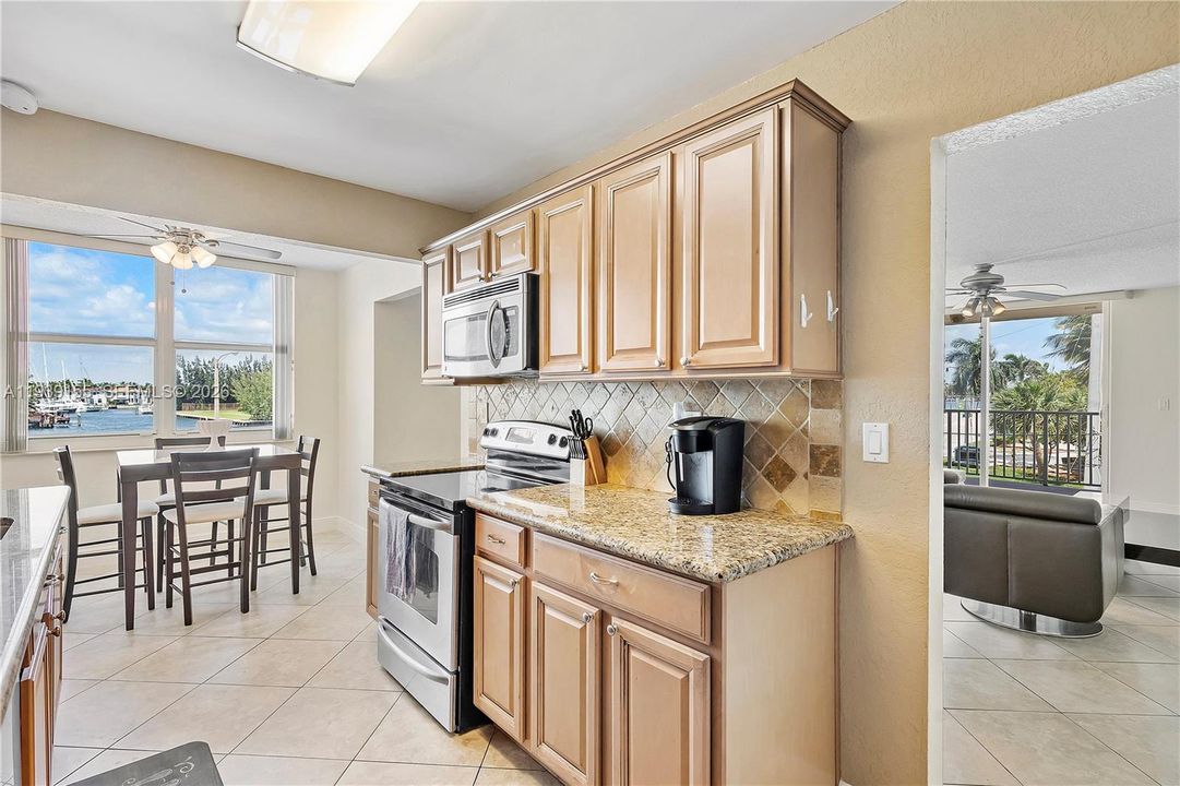 En Venta: $389,000 (2 camas, 2 baños, 1465 Pies cuadrados)