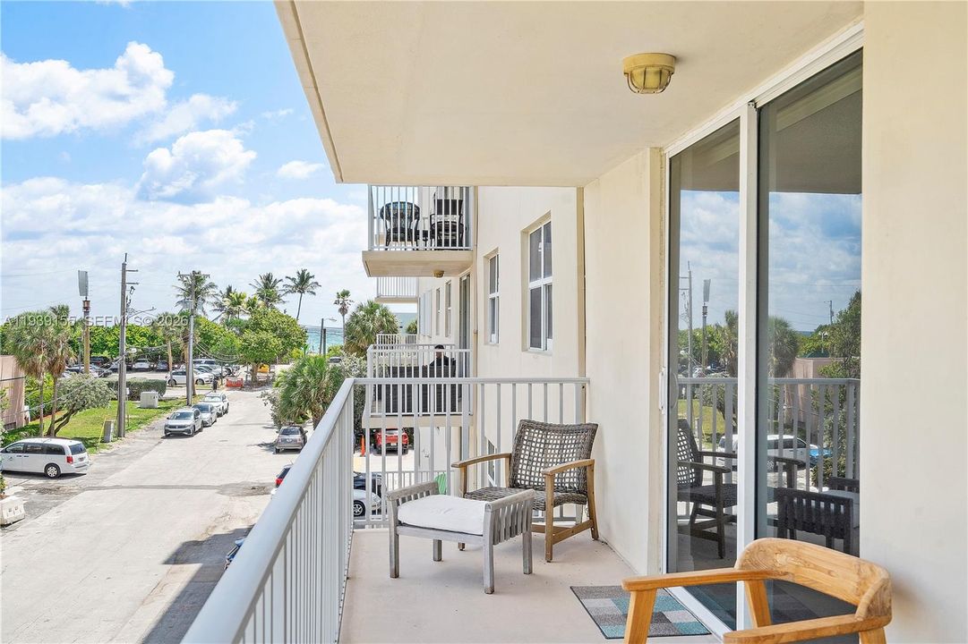 En Venta: $389,000 (2 camas, 2 baños, 1465 Pies cuadrados)