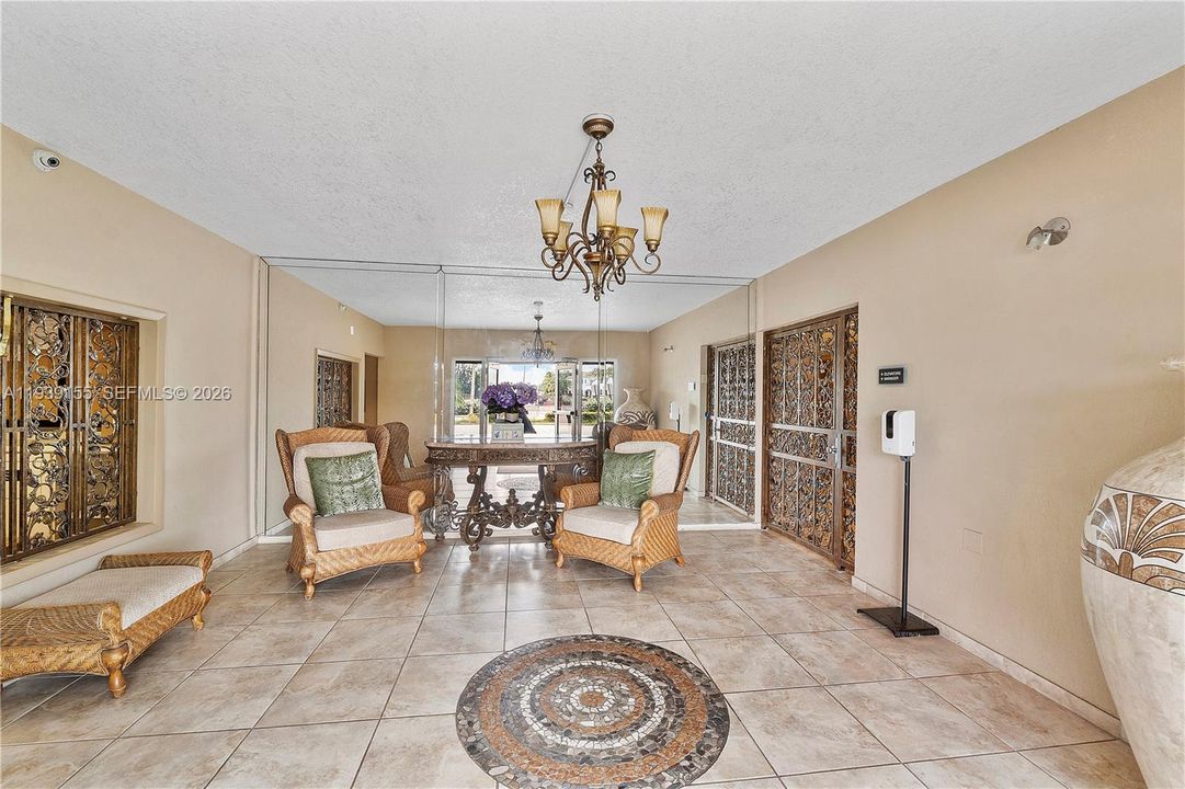 En Venta: $389,000 (2 camas, 2 baños, 1465 Pies cuadrados)